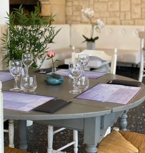 Hotel Restaurant La Plage Пор-Сен-Луї-дю-Рон Екстер'єр фото